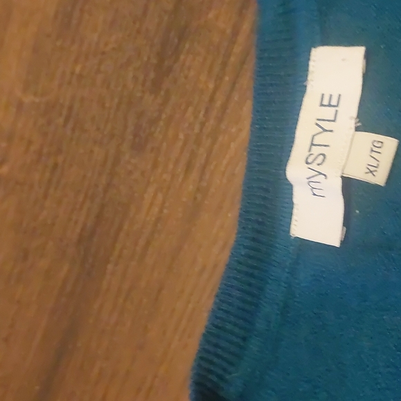 Sweater - Picture 2 of 7